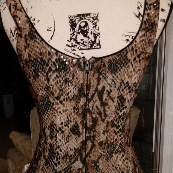Caché Snakeskin Pattern Top - Picture 3 of 4